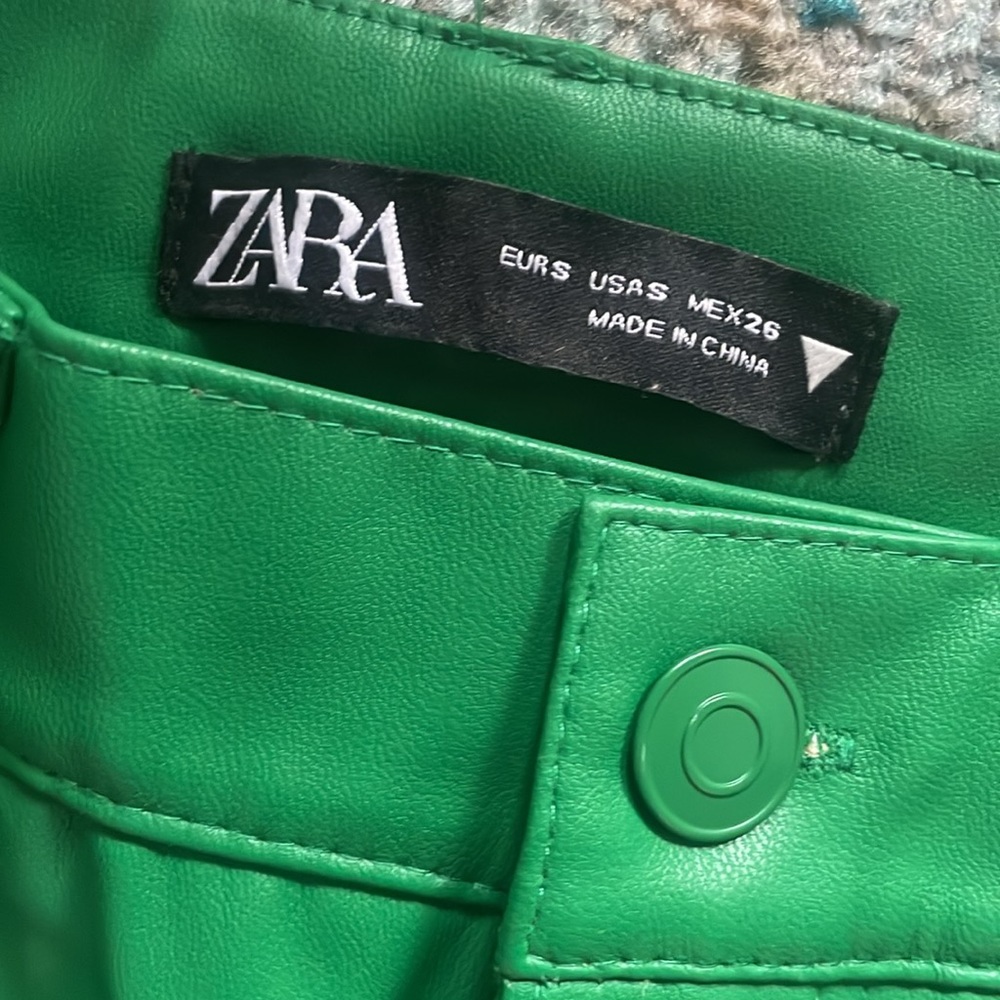Zara Green Faux Leather Jeans Pants Size Small 26 Rare - Picture 2 of 4